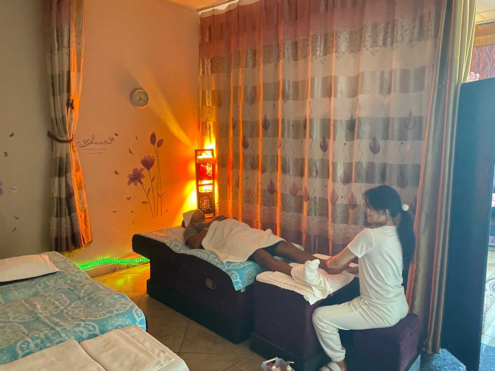 AsianMassageBook