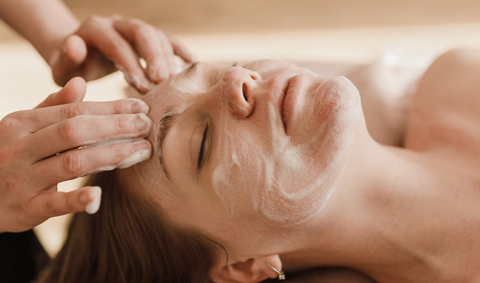 Reiki Healing Facial (90 Minutes)